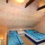 Two-story Homes With 1 Bedroom, Σπίτι διακοπών *